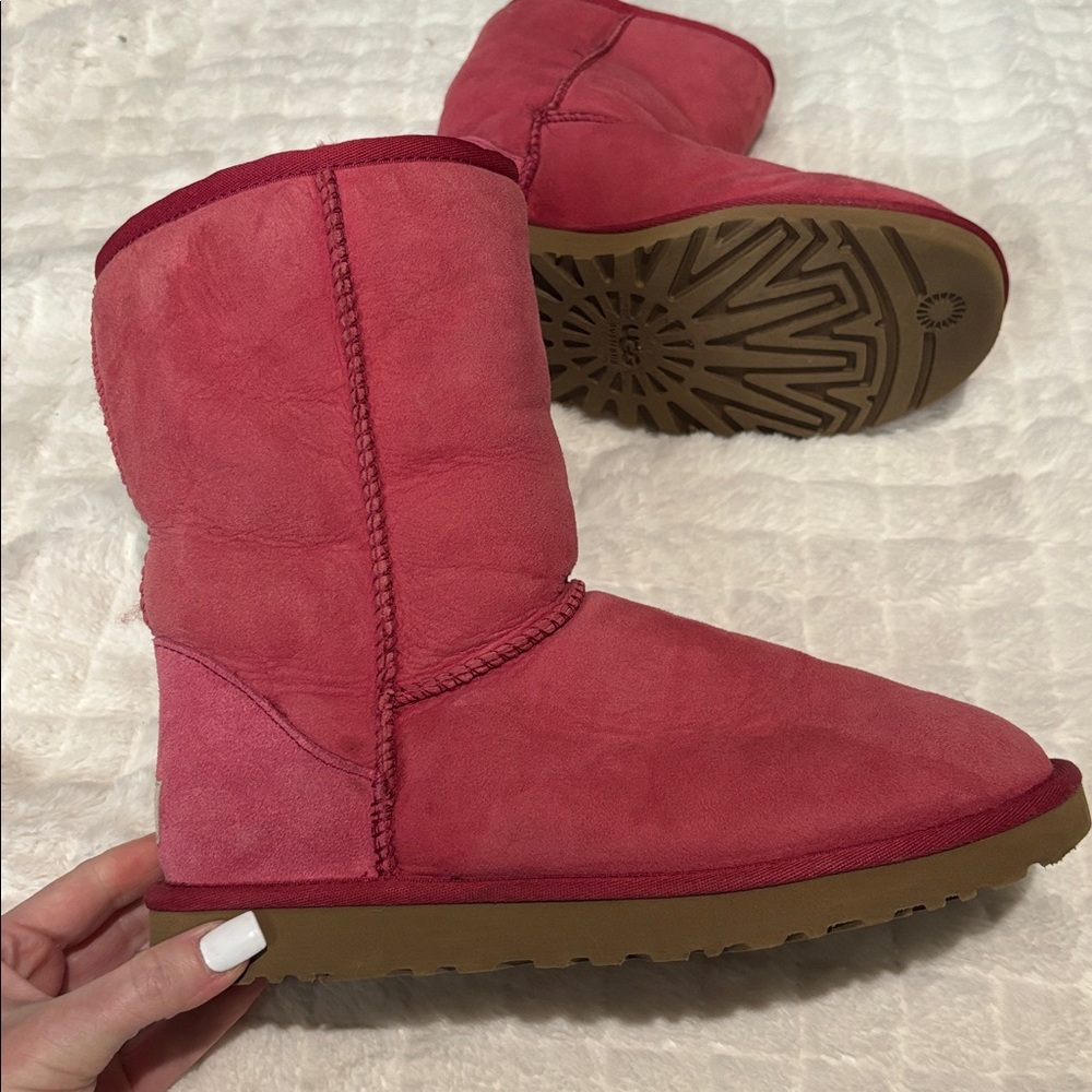 UGG Classic Short Boot - Picture 2 of 8